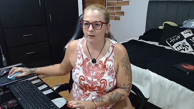 Snapshot of perlagoloza05 chatting on July 7, 3:20 am perlagoloza05 online show from July 7, 3:20 am