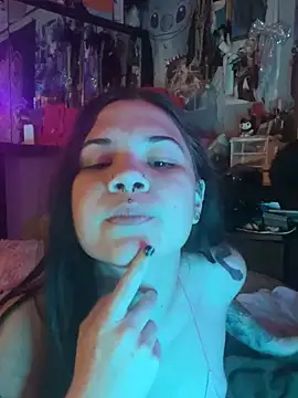 Snapshot of Jynx420friendly chatting on June 13, 4:05 pm Jynx420friendly online show from June 13, 4:05 pm