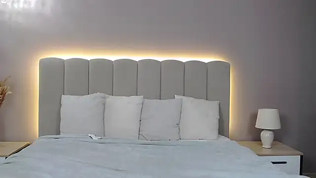 DianaMello online show from December 17, 4:07 am