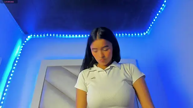 Snapshot of Madeline_jade chatting on November 6, 3:51 am Madeline jade online show from November 6, 3:51 am