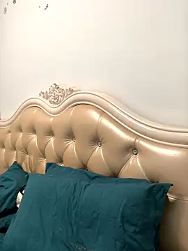 Snapshot of Mile-m chatting on November 2, 2:25 am Mile-m online show from November 2, 2:25 am