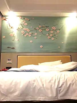 Snapshot of Mile-m chatting on November 4, 10:14 am Mile-m online show from November 4, 10:14 am