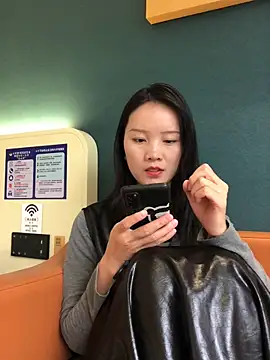 Snapshot of Mile-m chatting on November 5, 8:03 am Mile-m online show from November 5, 8:03 am