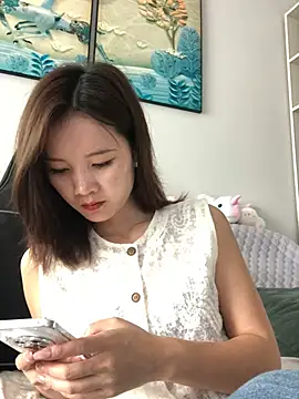 Snapshot of Mile-m chatting on May 21, 3:02 am Mile-m online show from May 21, 3:02 am