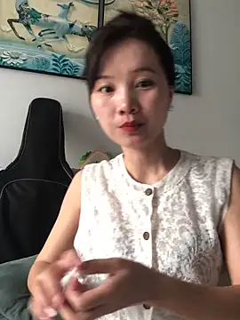 Snapshot of Mile-m chatting on June 2, 7:32 am Mile-m online show from June 2, 7:32 am