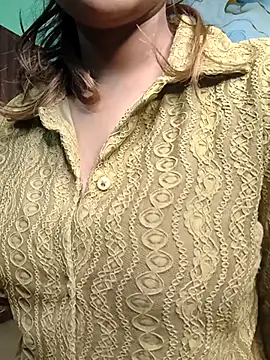 Snapshot of Laura_43 chatting on November 7, 7:36 pm Laura 43 online show from November 7, 7:36 pm