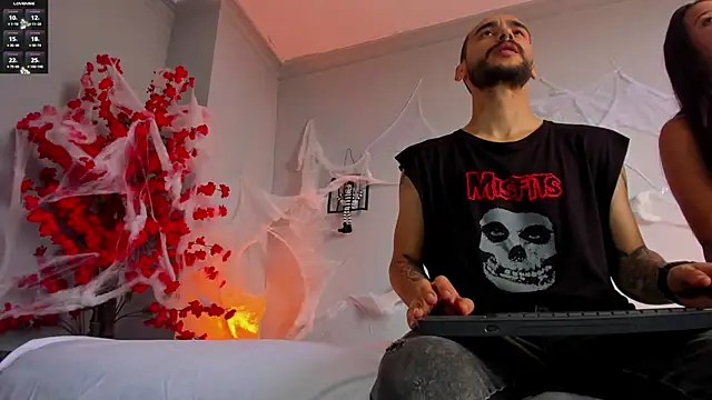 Snapshot of 2_fire chatting on October 29, 8:21 pm 2 fire online show from October 29, 8:21 pm