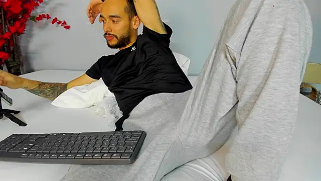 Snapshot of 2_fire chatting on November 8, 8:18 pm 2 fire online show from November 8, 8:18 pm