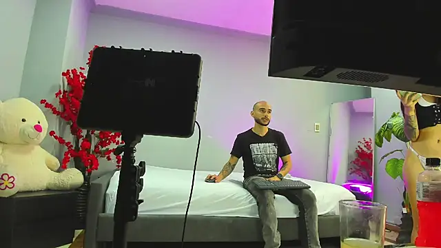 Snapshot of 2_fire chatting on November 28, 7:38 pm 2 fire online show from November 28, 7:38 pm