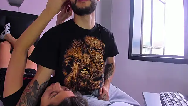 Snapshot of 2_fire chatting on December 19, 8:05 pm 2 fire online show from December 19, 8:05 pm