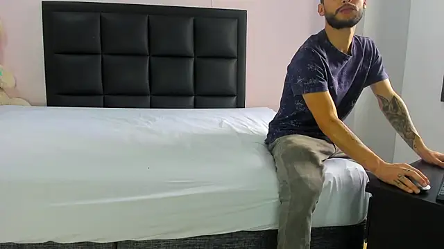 Snapshot of 2_fire chatting on December 22, 7:55 pm 2 fire online show from December 22, 7:55 pm