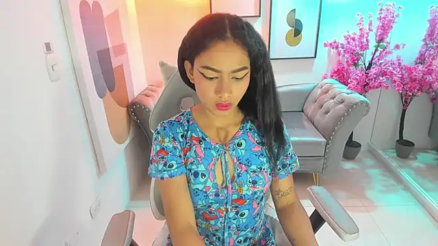 Snapshot of Juliie_coper chatting on October 24, 12:12 pm Juliie coper online show from October 24, 12:12 pm