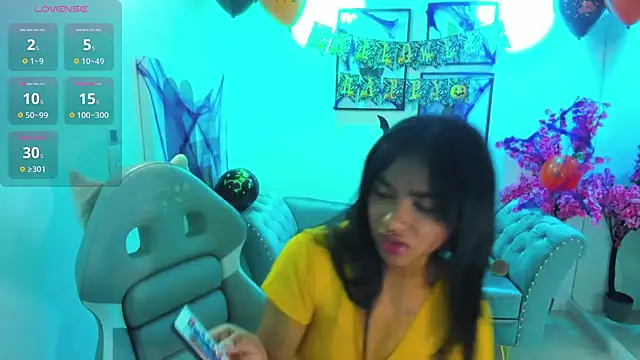 Snapshot of Juliie_coper chatting on October 29, 12:51 pm Juliie coper online show from October 29, 12:51 pm