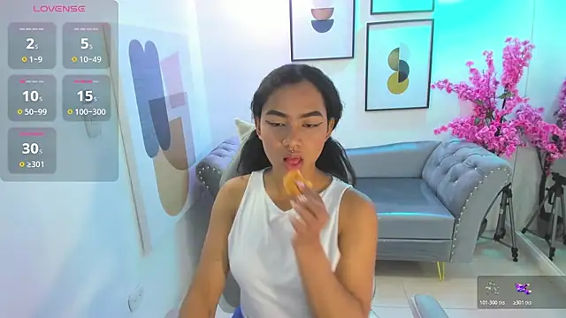 Snapshot of Juliie_coper chatting on November 11, 12:38 pm Juliie coper online show from November 11, 12:38 pm