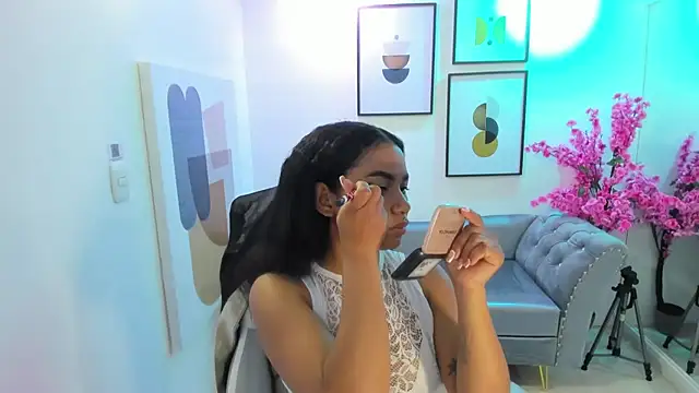 Snapshot of Juliie_coper chatting on November 12, 12:49 pm Juliie coper online show from November 12, 12:49 pm