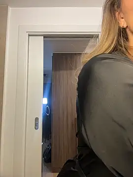 Snapshot of AvaMaddisson chatting on February 25, 3:16 am AvaMaddisson online show from February 25, 3:16 am