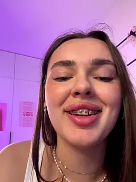 Snapshot of JenniferLouns chatting on October 22, 12:49 pm JenniferLouns online show from October 22, 12:49 pm