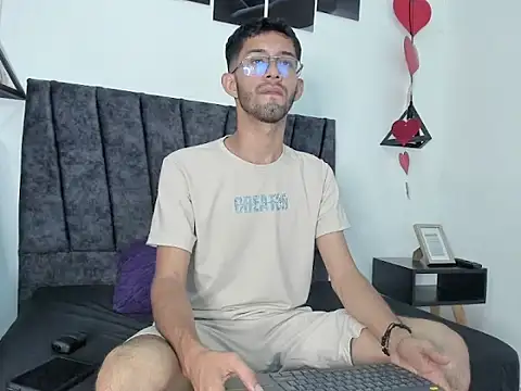 ianthompsoncut online show from October 4, 11:58 pm