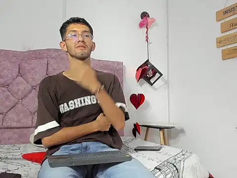 ianthompsoncut online show from October 10, 11:04 pm