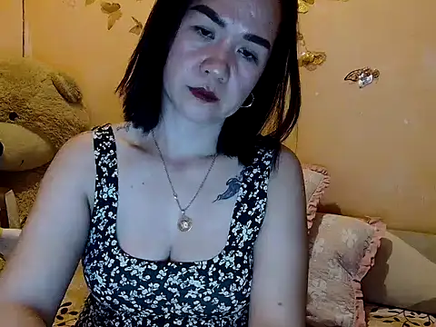 KissHott online show from February 4, 9:48 am