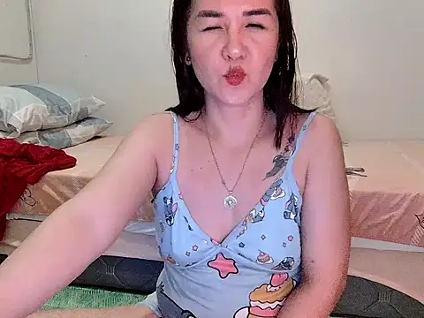 Snapshot of KissHott chatting on July 6, 1:30 pm KissHott online show from July 6, 1:30 pm