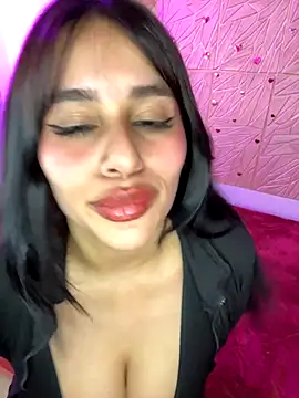 Snapshot of Mis_Saraaxx chatting on October 21, 6:30 pm Mis Saraaxx online show from October 21, 6:30 pm