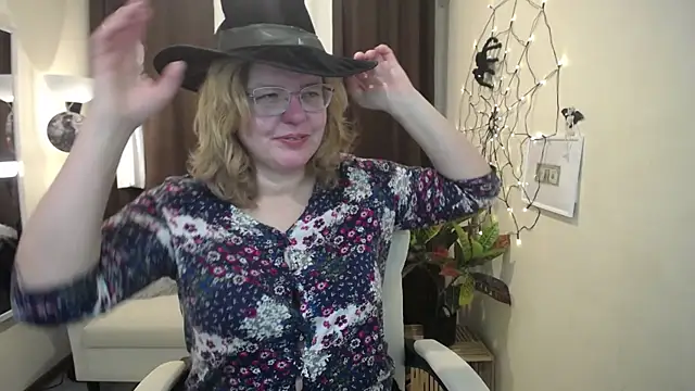 Snapshot of VestaWoody chatting on October 29, 6:59 am VestaWoody online show from October 29, 6:59 am