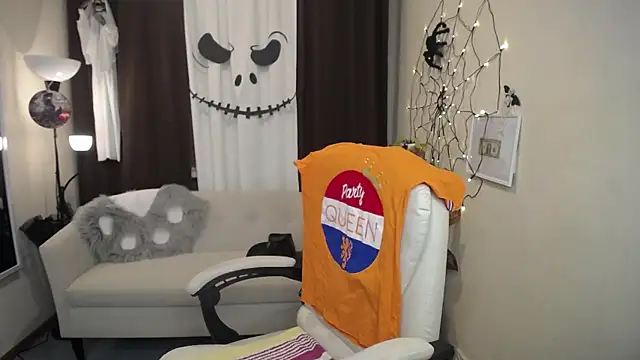 Snapshot of VestaWoody chatting on October 31, 6:58 am VestaWoody online show from October 31, 6:58 am