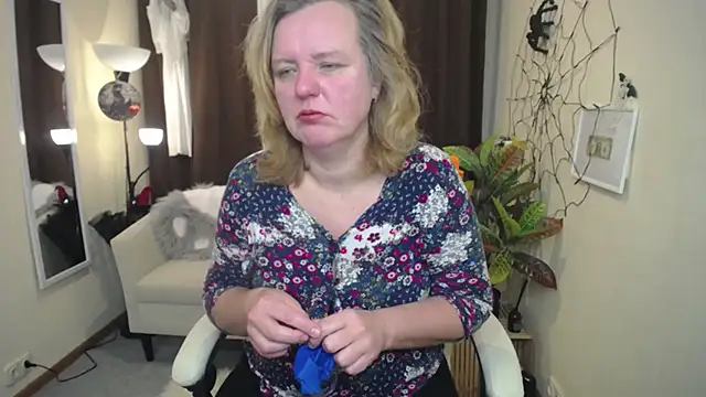 Snapshot of VestaWoody chatting on November 1, 6:59 am VestaWoody online show from November 1, 6:59 am