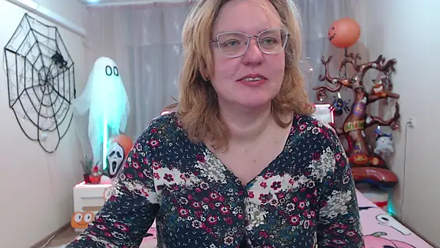 Snapshot of VestaWoody chatting on November 3, 7:09 am VestaWoody online show from November 3, 7:09 am