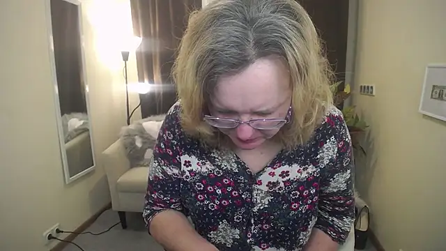 Snapshot of VestaWoody chatting on November 21, 7:07 am VestaWoody online show from November 21, 7:07 am