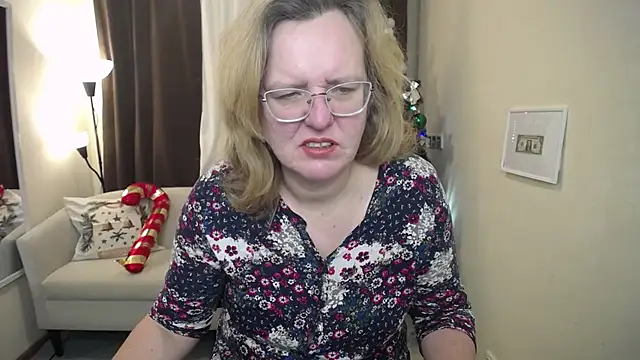 Snapshot of VestaWoody chatting on November 30, 7:34 am VestaWoody online show from November 30, 7:34 am