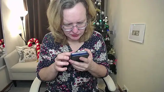 Snapshot of VestaWoody chatting on December 2, 7:25 am VestaWoody online show from December 2, 7:25 am