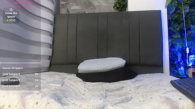 Snapshot of samirscott chatting on May 5, 12:51 am samirscott online show from May 5, 12:51 am