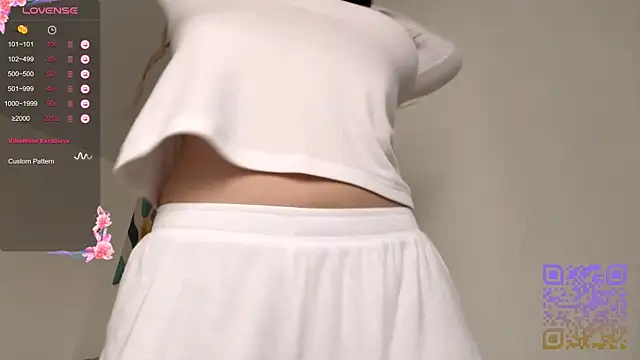 Snapshot of GilySuper chatting on November 6, 7:20 am GilySuper online show from November 6, 7:20 am