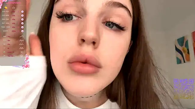 Snapshot of GilySuper chatting on November 15, 9:39 am GilySuper online show from November 15, 9:39 am