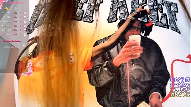 Snapshot of GilySuper chatting on November 25, 8:03 am GilySuper online show from November 25, 8:03 am