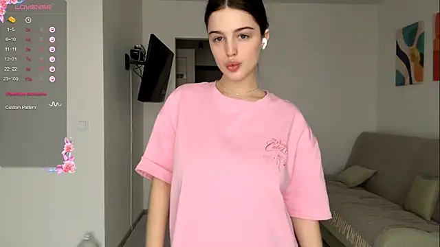 Snapshot of GilySuper chatting on November 28, 8:06 am GilySuper online show from November 28, 8:06 am