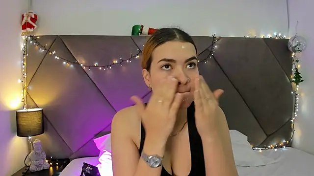 Snapshot of abby_murphy chatting on December 14, 12:05 am abby murphy online show from December 14, 12:05 am