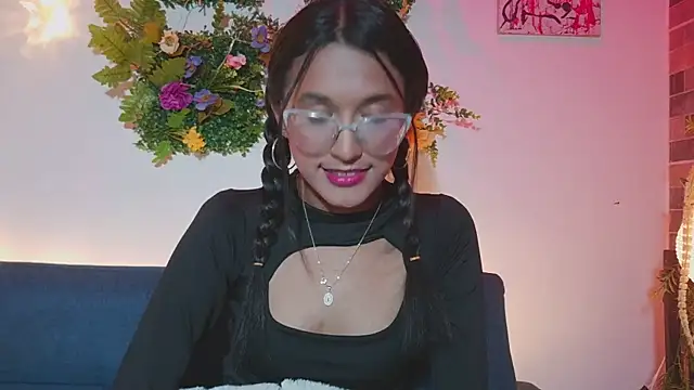 luna valen online show from March 6, 3:14 am