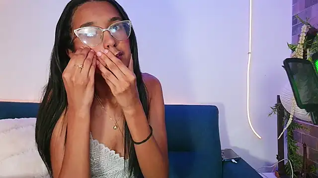 luna valen online show from April 29, 3:21 am