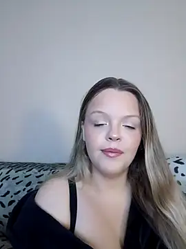 Snapshot of AuroraMaexox chatting on October 5, 8:18 pm AuroraMaexox online show from October 5, 8:18 pm