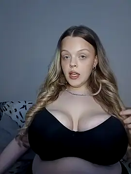 Snapshot of AuroraMaexox chatting on October 18, 8:09 pm AuroraMaexox online show from October 18, 8:09 pm