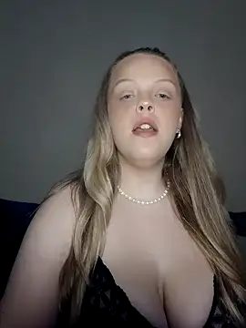 Snapshot of AuroraMaexox chatting on October 19, 9:59 pm AuroraMaexox online show from October 19, 9:59 pm