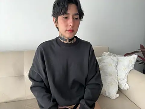 DaisyEmily online show from April 17, 3:26 pm