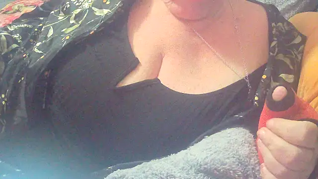 Playful MILF Demi online show from October 22, 9:36 pm