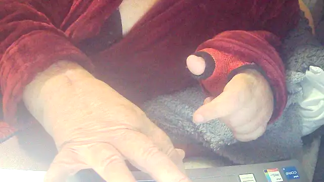 Playful MILF Demi online show from October 29, 9:38 pm