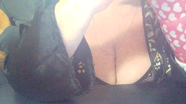 Playful MILF Demi online show from November 11, 8:42 pm