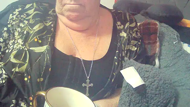 Playful MILF Demi online show from February 24, 4:38 pm