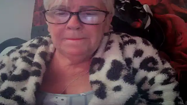 Playful MILF Demi online show from April 30, 9:30 pm